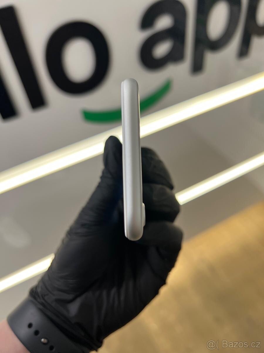 Apple iPhone 7 32GB Silver - 3