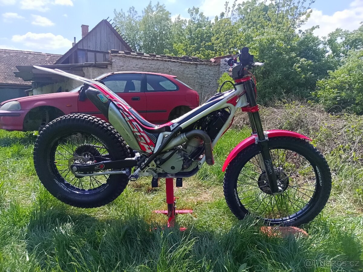 GasGas txt300 Adam Raga Special 2012 s3