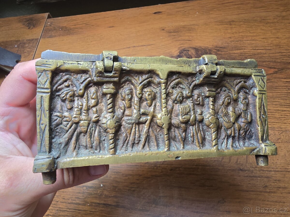STAROŽITNÁ MOSAZNÁ CÍRKEVNÍ TRUHLIČKA - UNIKAT BIBLE - 3
