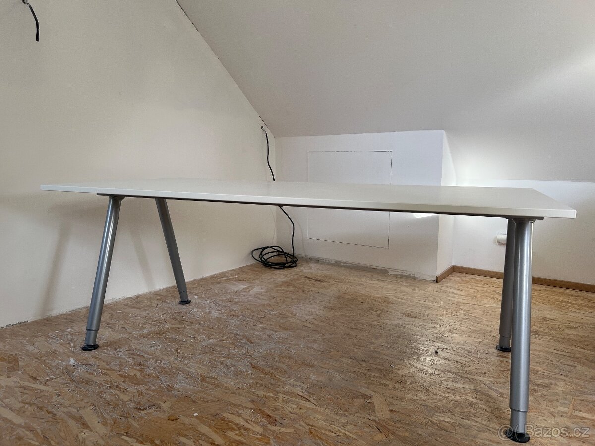 Kancelářský stůl IKEA TROTTEN - 3