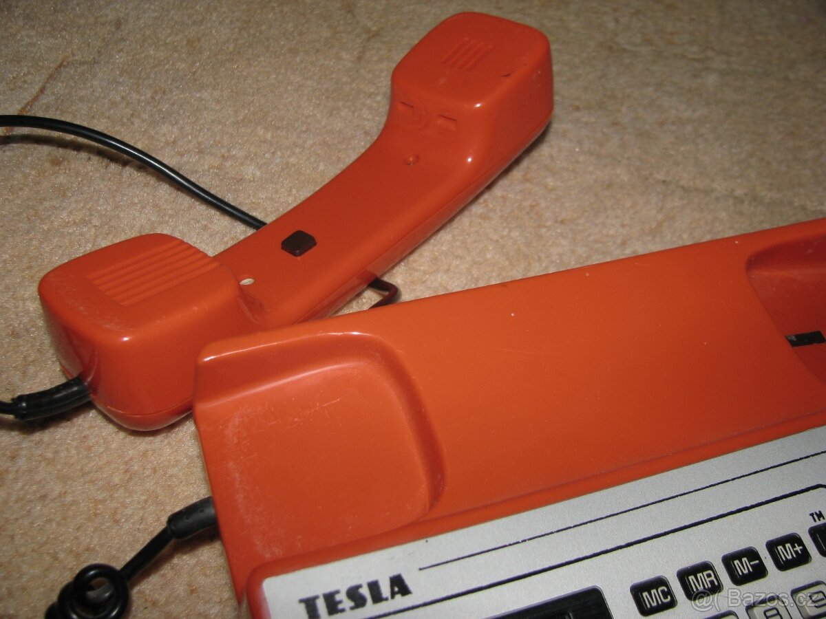 starý telefon tesla s kalkulačkou - 3