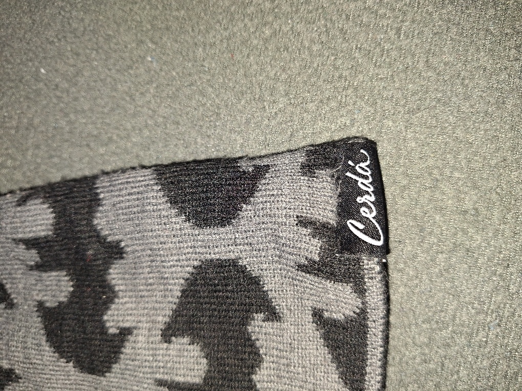 dětská zimní čepice značky Batman.Velikost neuvedena - 3