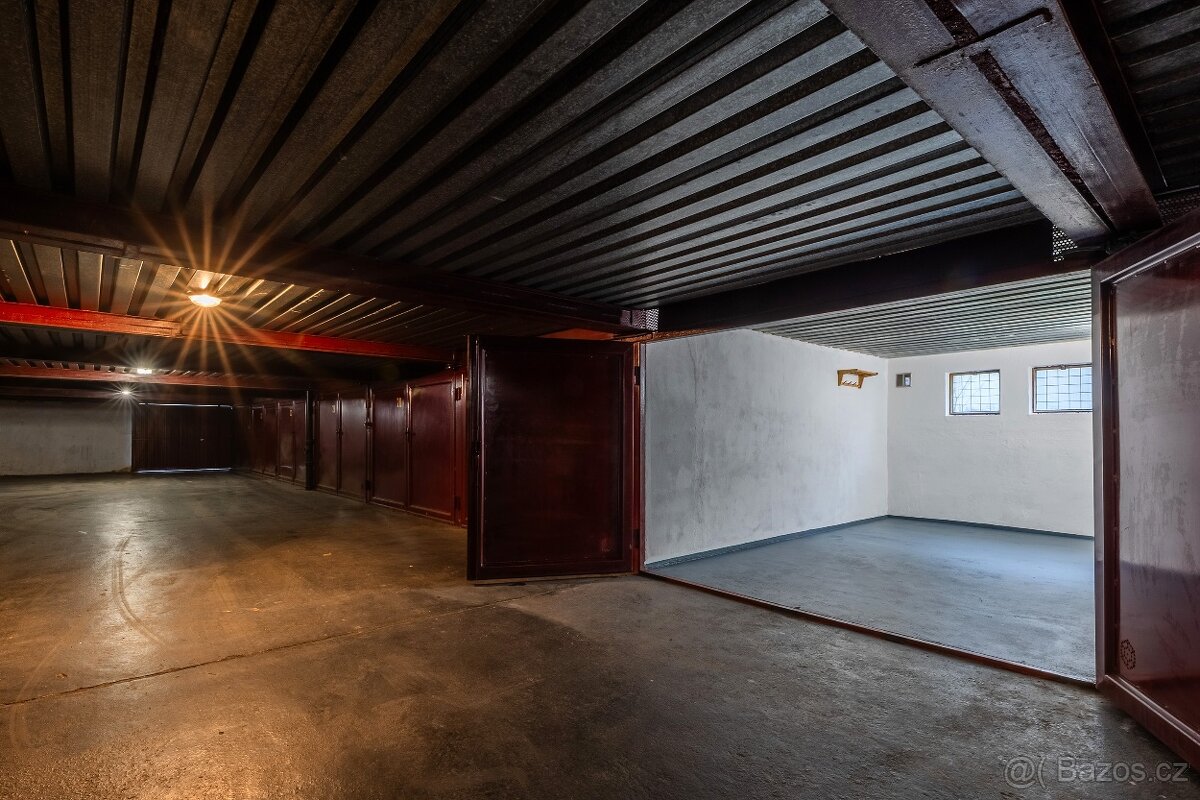 Pronájem garáže 15 m2 v Plzni ve Skvrňanech (Pecháčkova) - 3