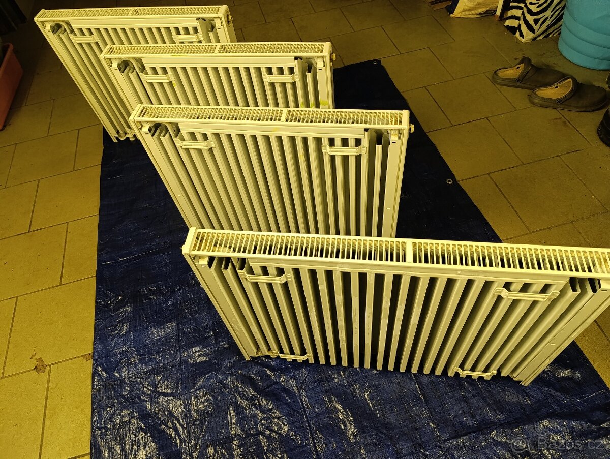 4 ks deskových radiátorů - 3