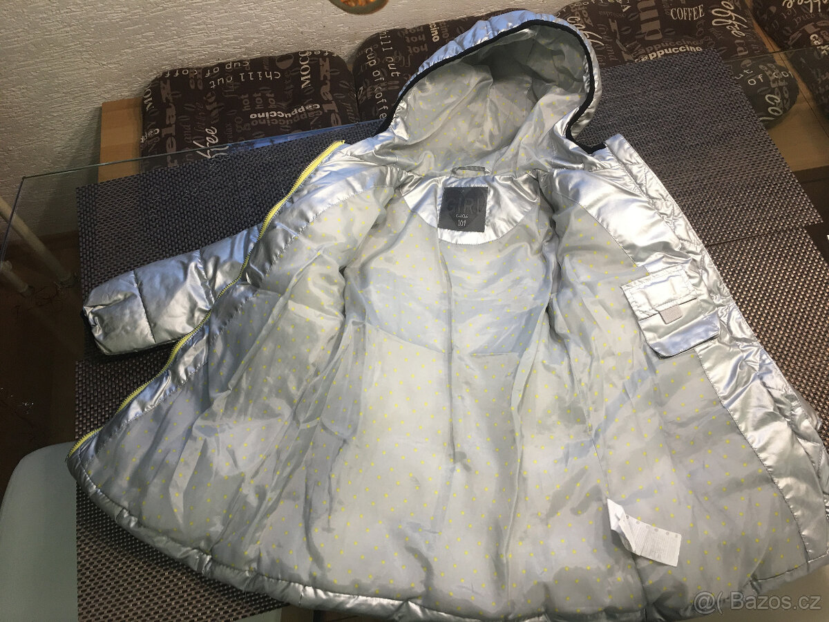 Dívčí bunda s kapucí a páskem vel. 104, stř. metal - 3