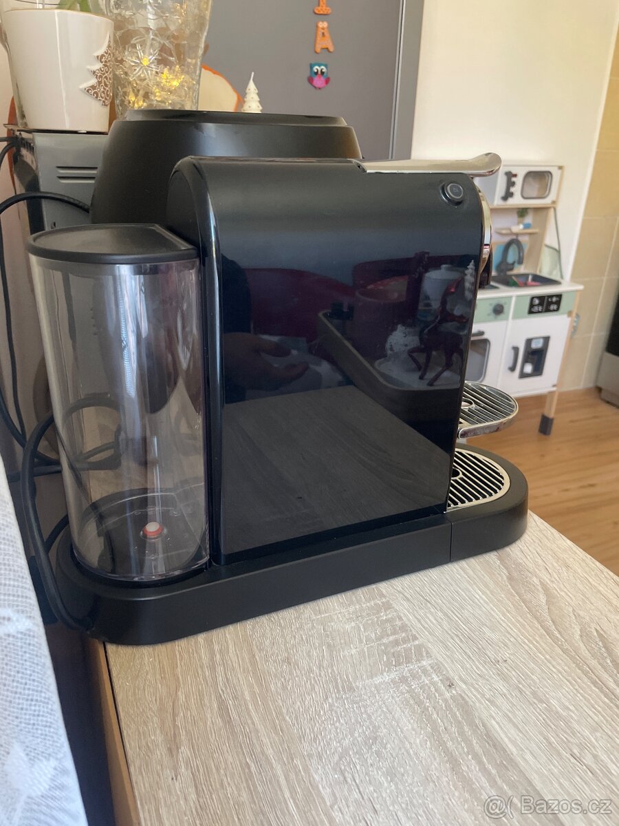 Kavovar na kapsle Delonghi - 3