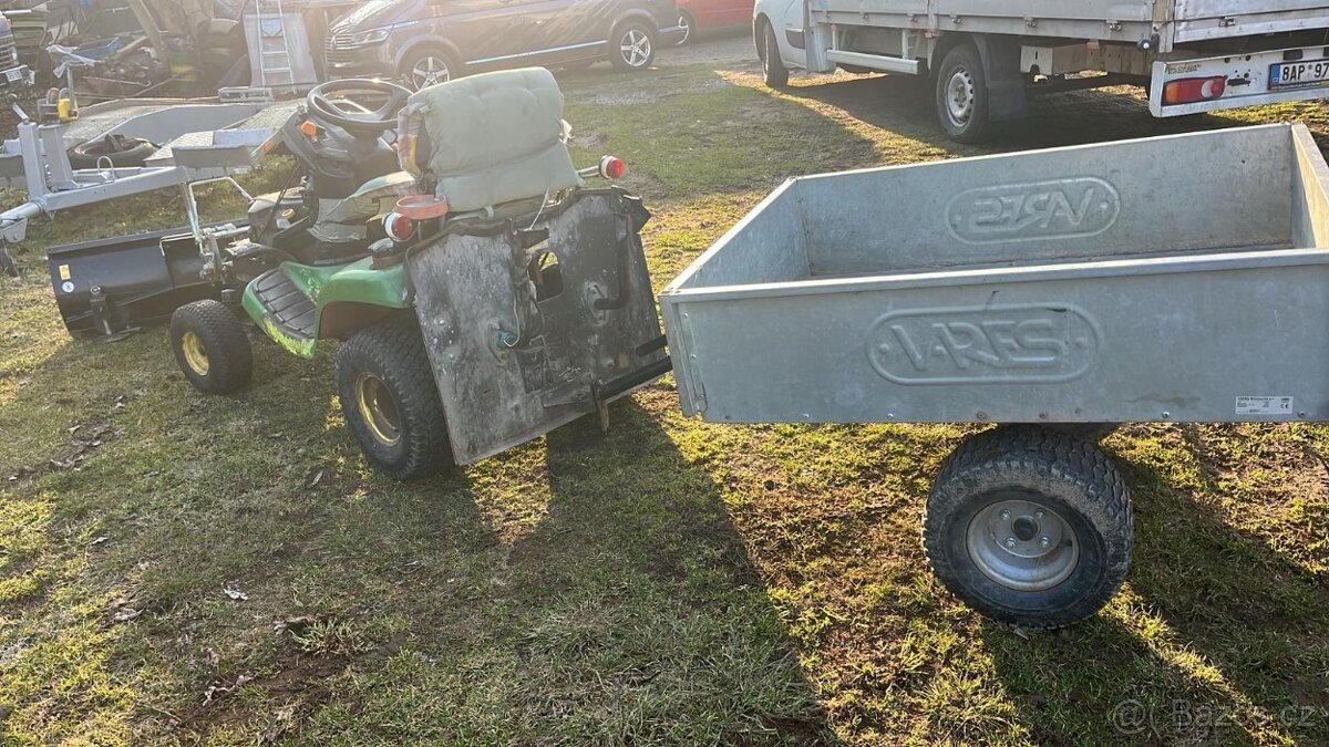 Zahradní traktor s radlicí a vozíkem - 3