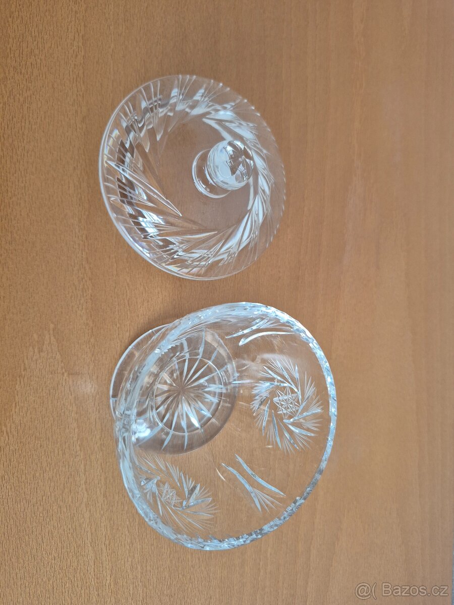 Skleněná broušená dóza s víkem. - 3