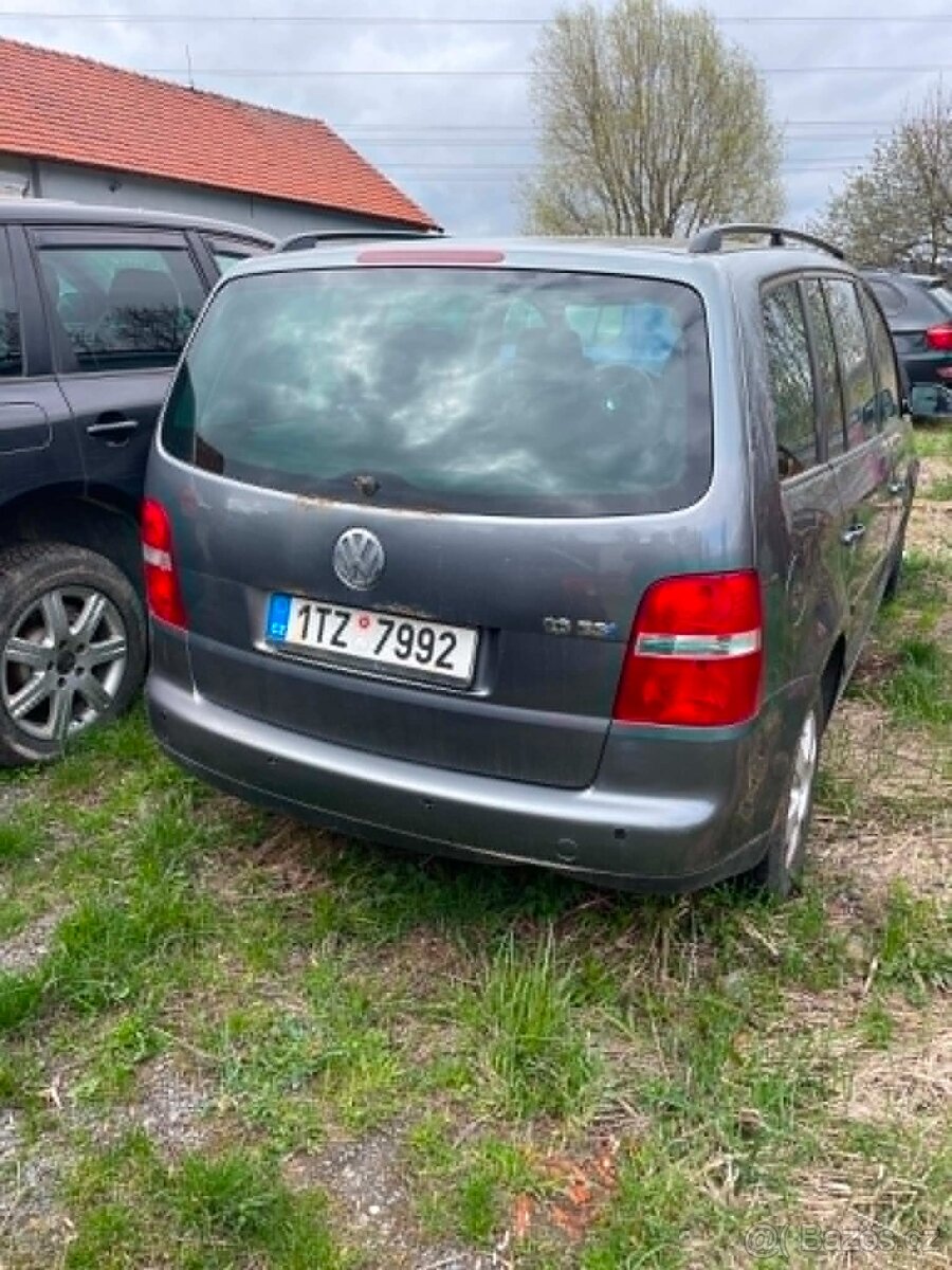 VW TOURAN 1.6 FSI - AUTOMAT - ND - 3