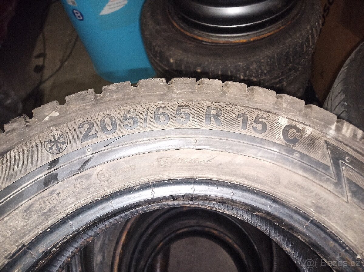 Zimní pneu 205/65 r 15 c semperit . - 3