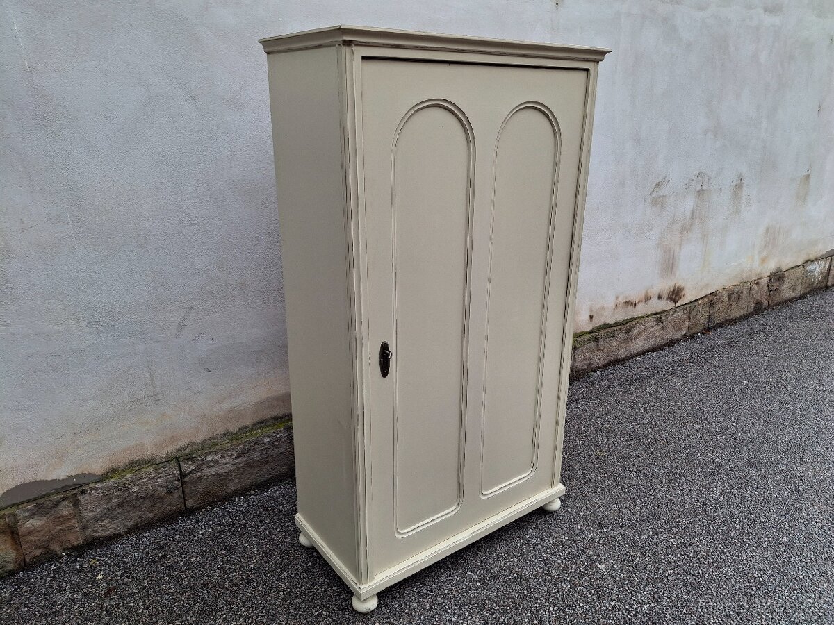 Skříň starožitná po renovaci - 3