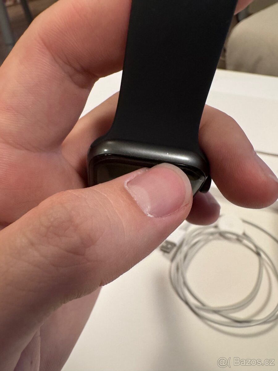 Apple Watch SE (2020) - 44 mm (jako nové) - 3