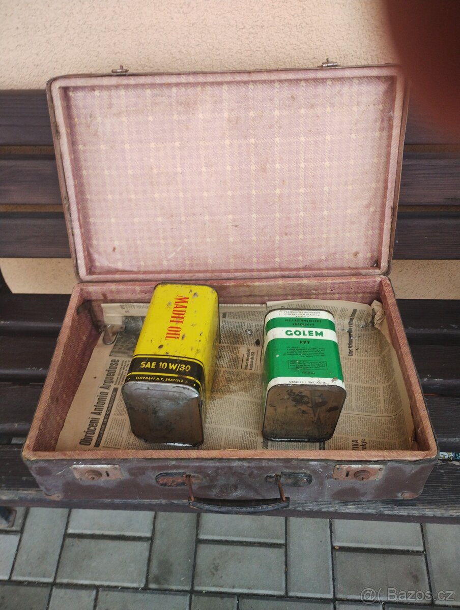 Staré plechovky a kufr - 3