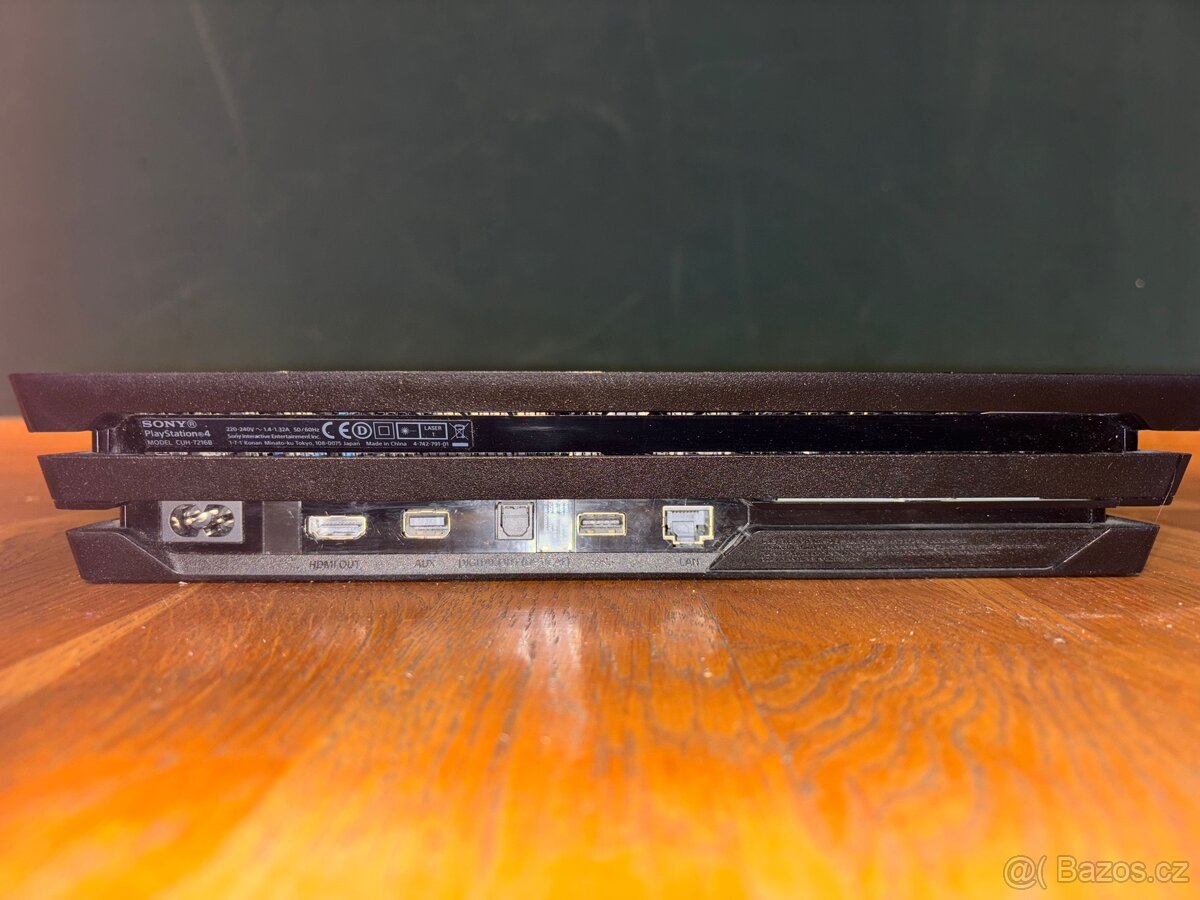 Sony PlayStation 4 PRO - 3