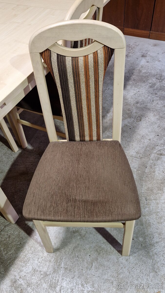 Jídelní stůl a čtyři židle - 3