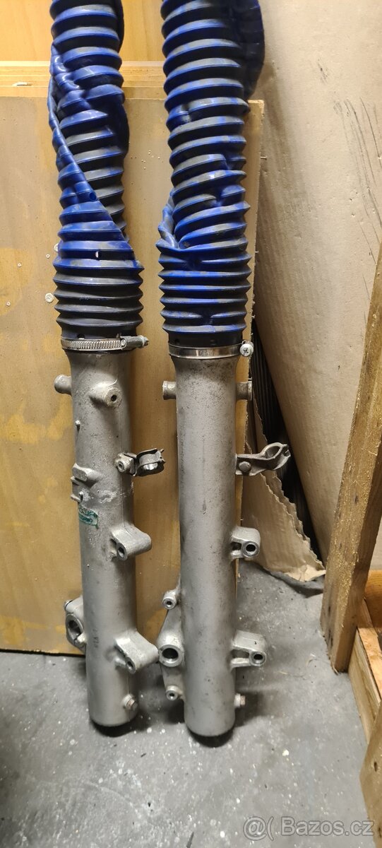 Afrika twin 750 díly - 3