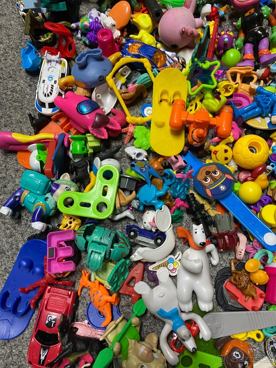 hračky staré hračky figurky kinder surprise autíčka - 3