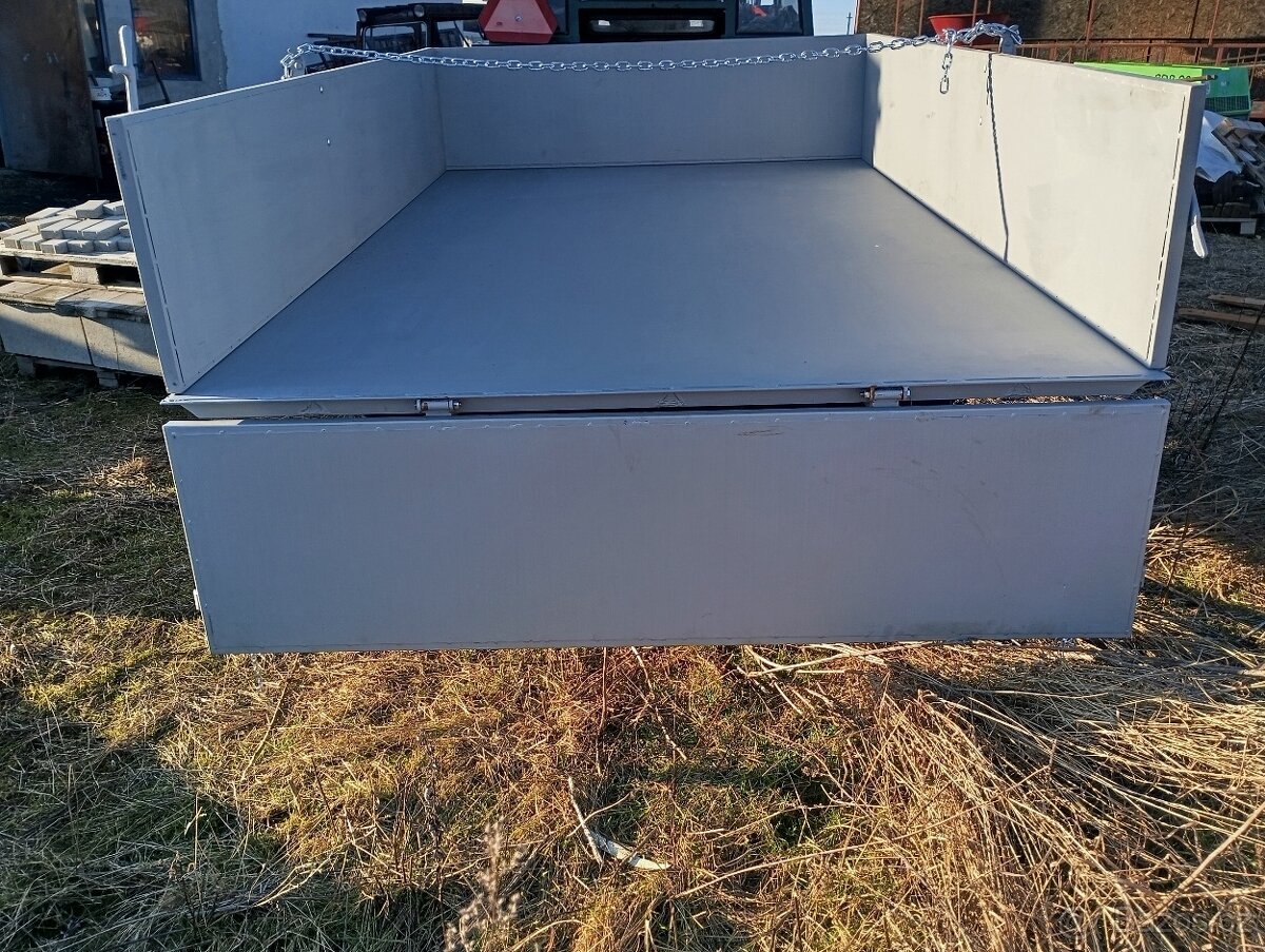 Vlek za traktor třístranný sklápěč - 3