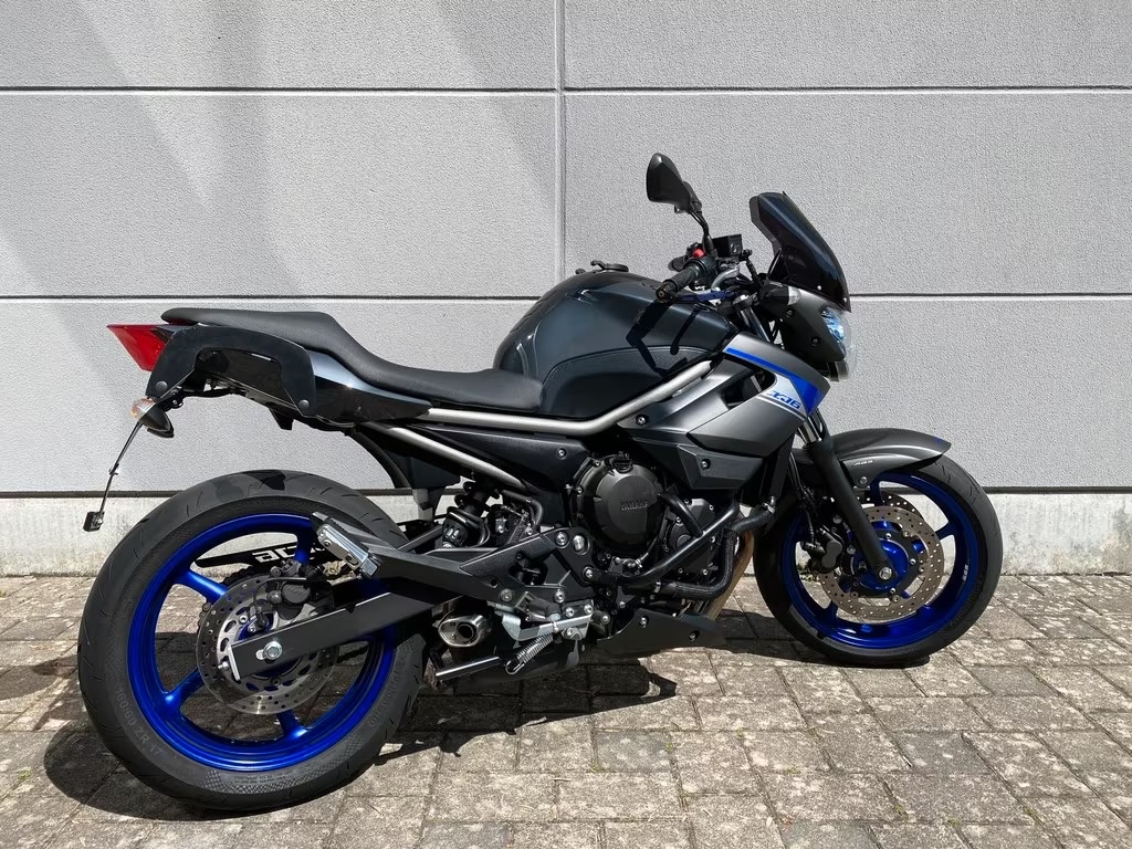 Yamaha XJ6 - 3