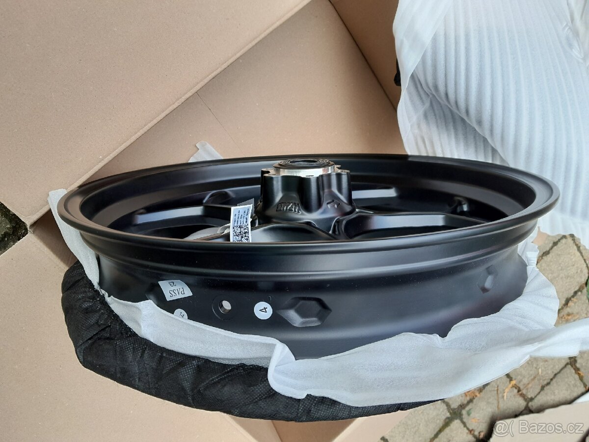 Přední kolo nové Moto guzzi v100 Mandello - 3