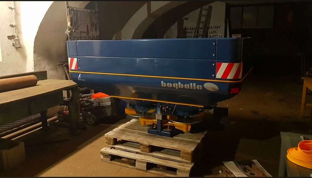 BOGBALLE L1 Plus – rozmetadlo hnojiv - 3