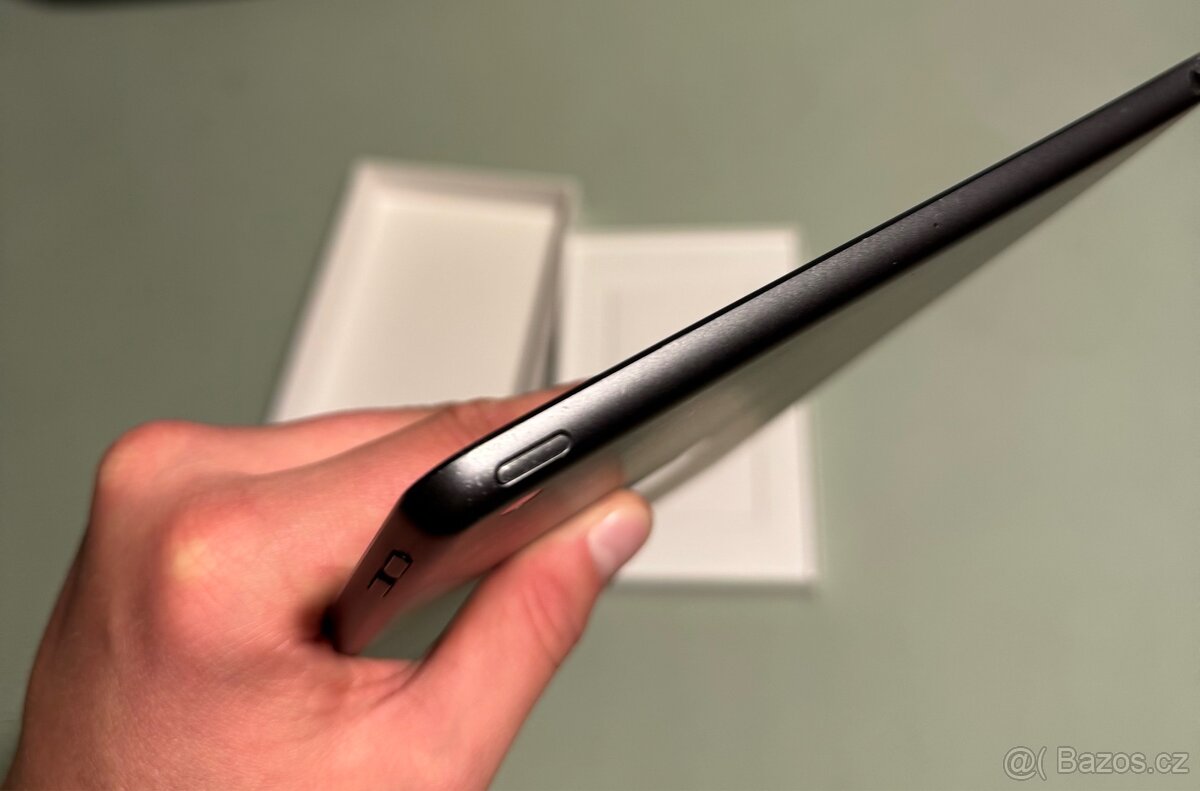 IPad 8 generace barva (Grey) - 3