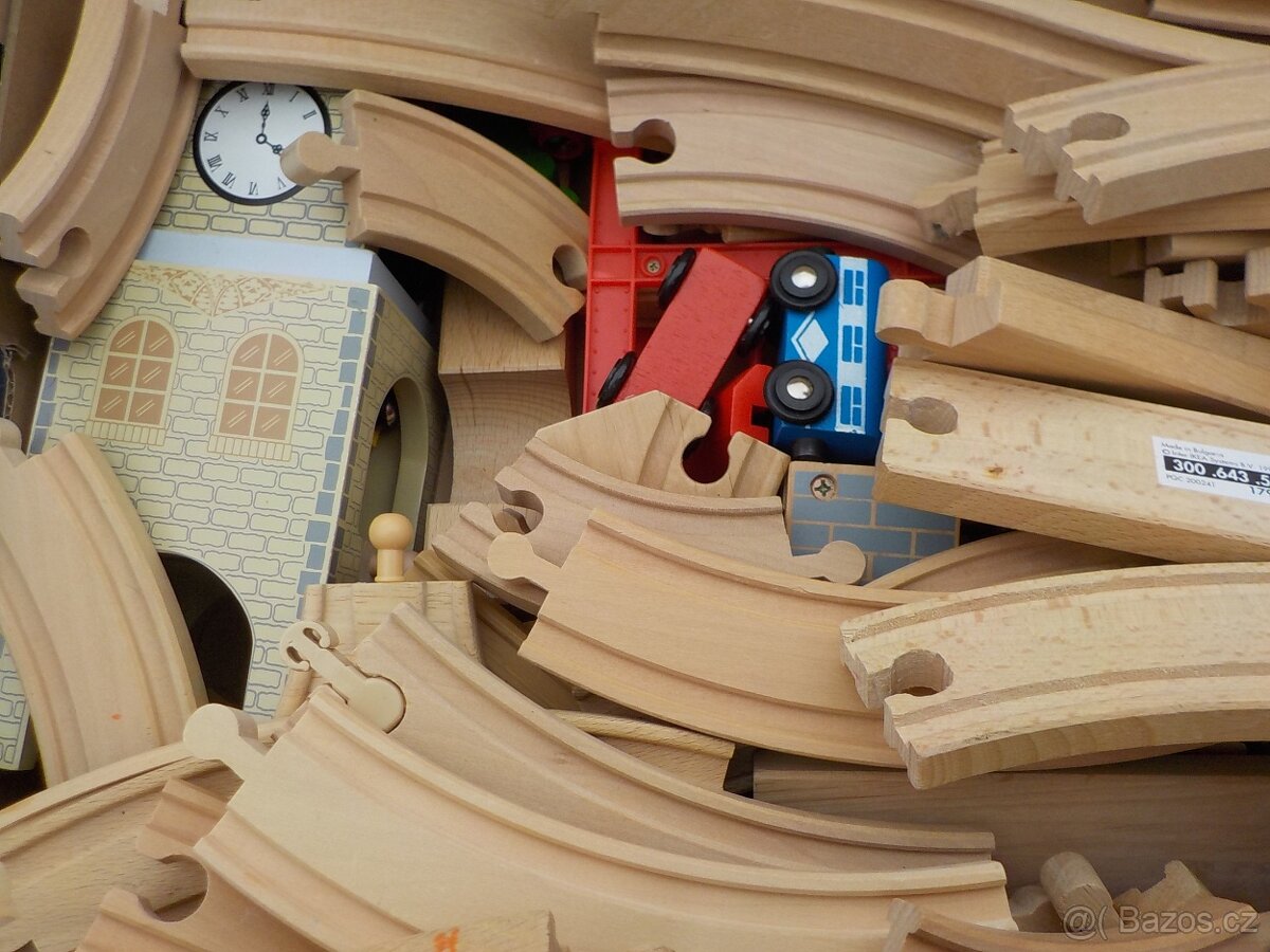 vláčkodráha dřevěné koleje, vláčky s vagonky,most, - 3