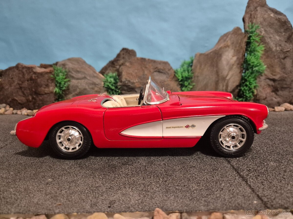 Prodám model 1:18 Chevrolet Corvette 1957 - 3