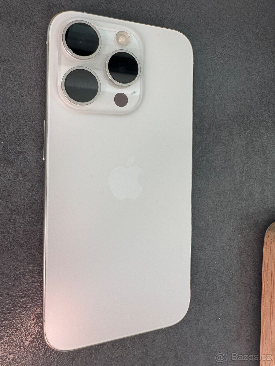 Pekny Apple iPhone 15 Pro 256GB Silver - 3