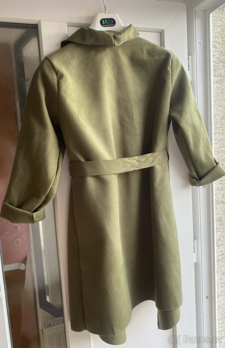 Nový flauš kabátek vel. 44 a více - 3