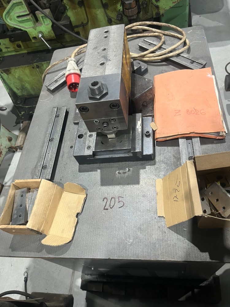 205. Vysekávací stroj Sázavan – děrovací stroj - 3