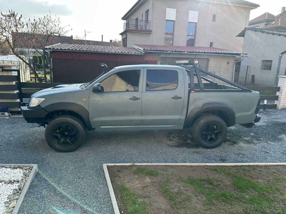 Prodej Toyota HiLux 2013 2.5 Diesel – Speciální úpravy + Ofr