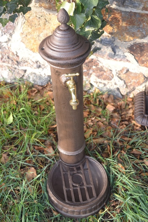 Vodovodní sloupek - kašna - litinová výlevka - hnědá - 3