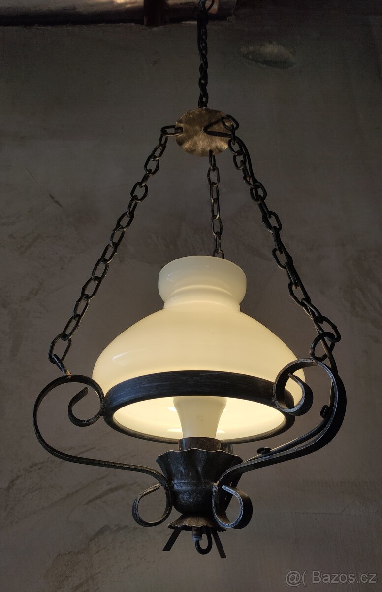 Kovový lustr. - 3
