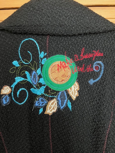 Dámský černý kabát s výšivkami, NOVÝ, vel.L - 3