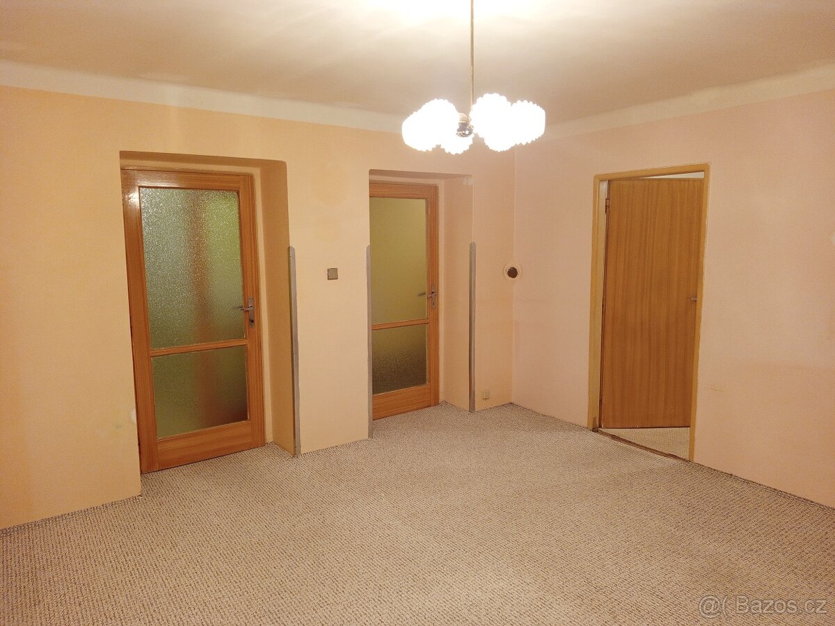 Prodej bytu 2+1 v ulici 1. Máje, Vejprnice (8 km od Plzně). - 3