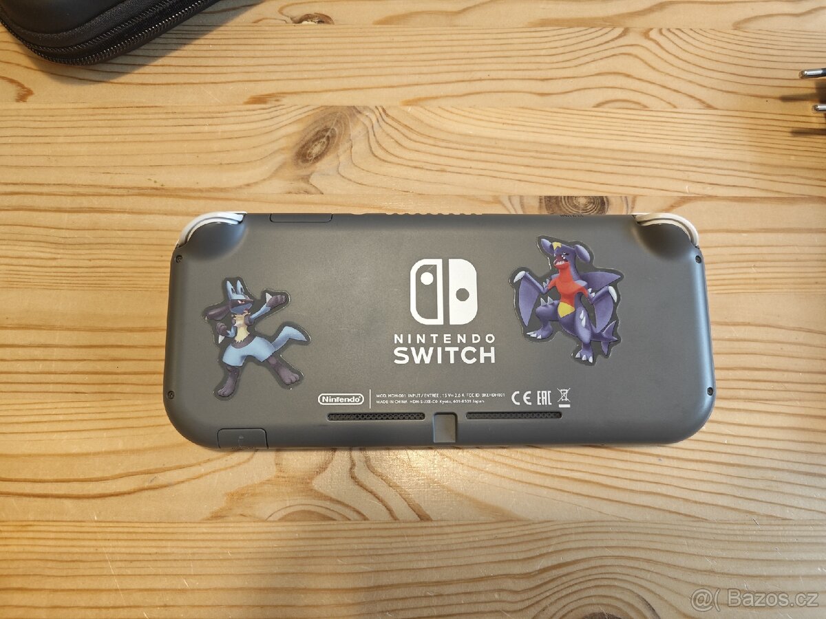 Čipovaný Nintendo Switch Lite - 3