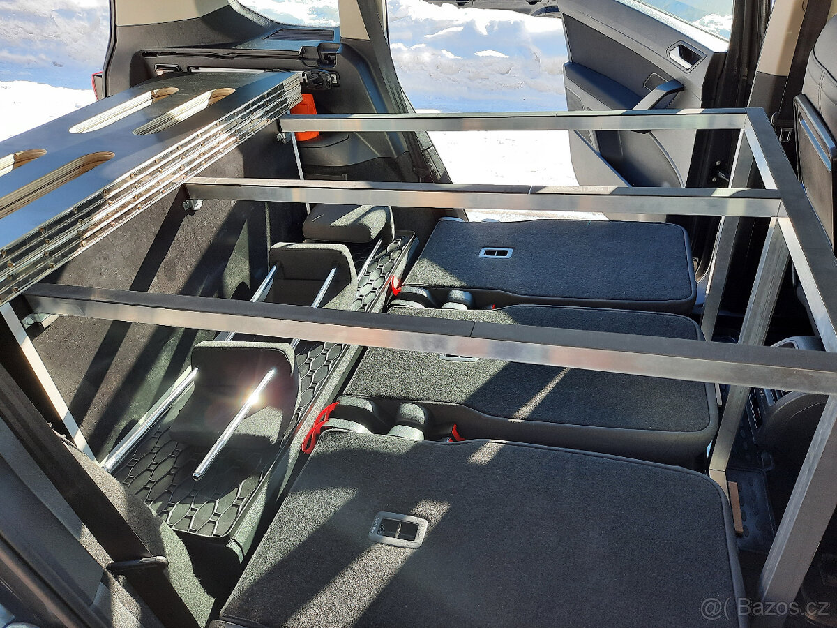 Obytná vestavba VW TOURAN - 3