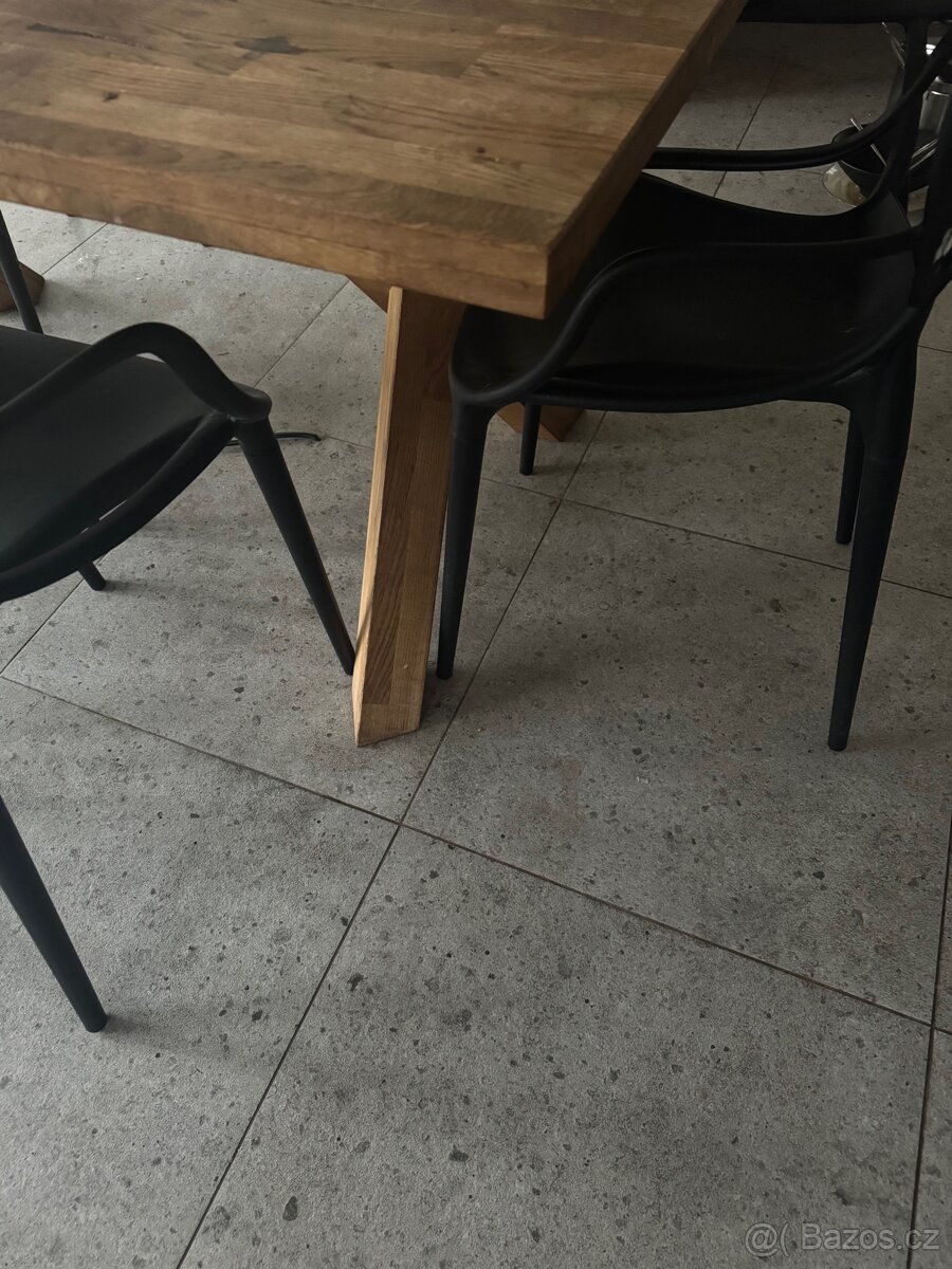 Jídelní stůl masiv pro 6lidí - 3