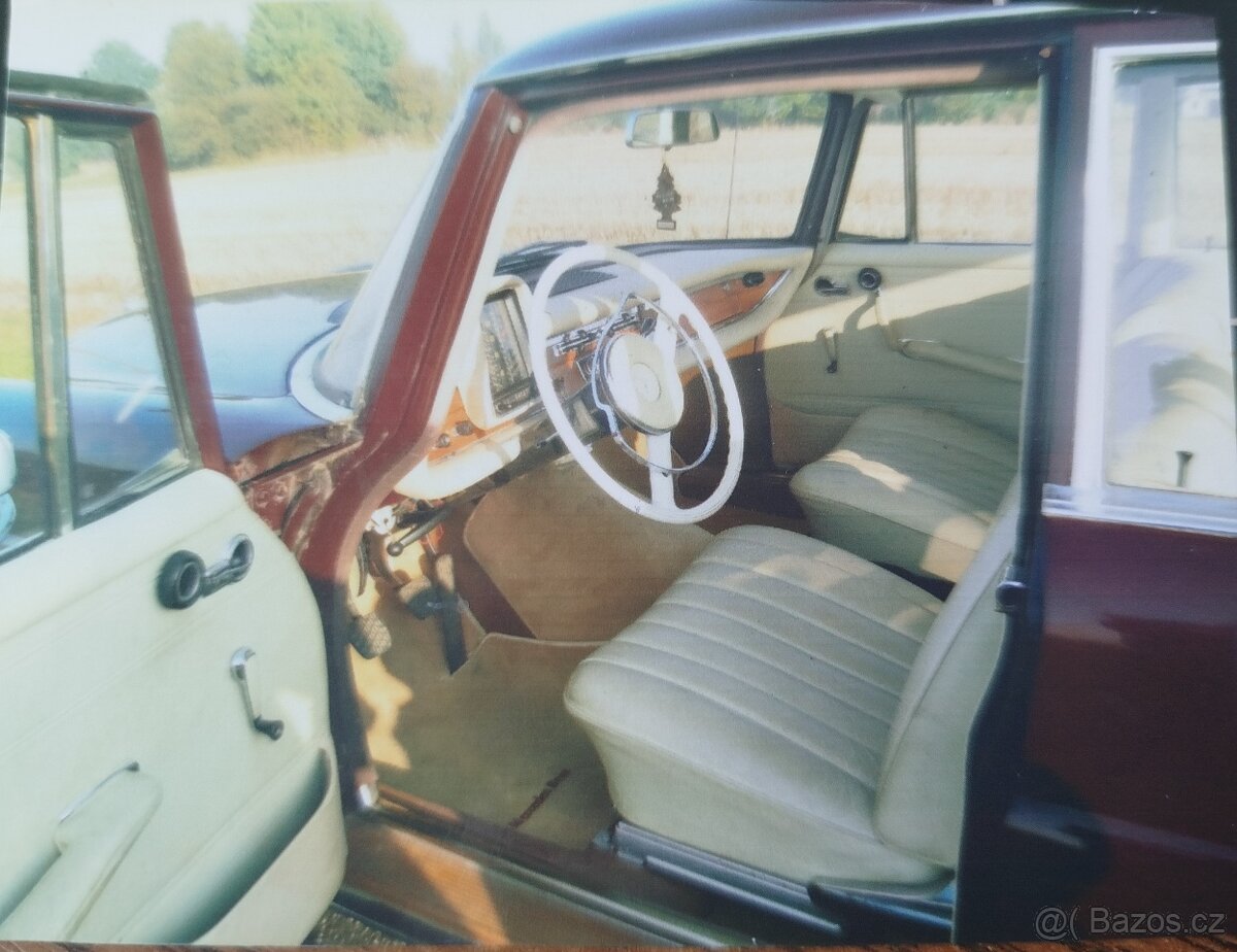 Mercedes Benz 230S - 3