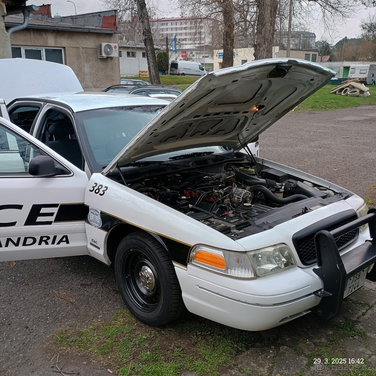 Ford Crown Victoria - 3