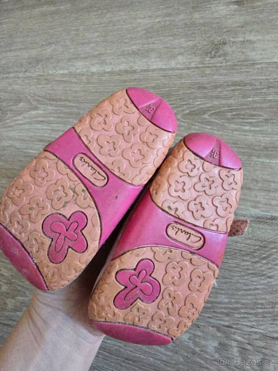 Pěkné kožené botičky Clarks kytičkové vel.19/20 - 3