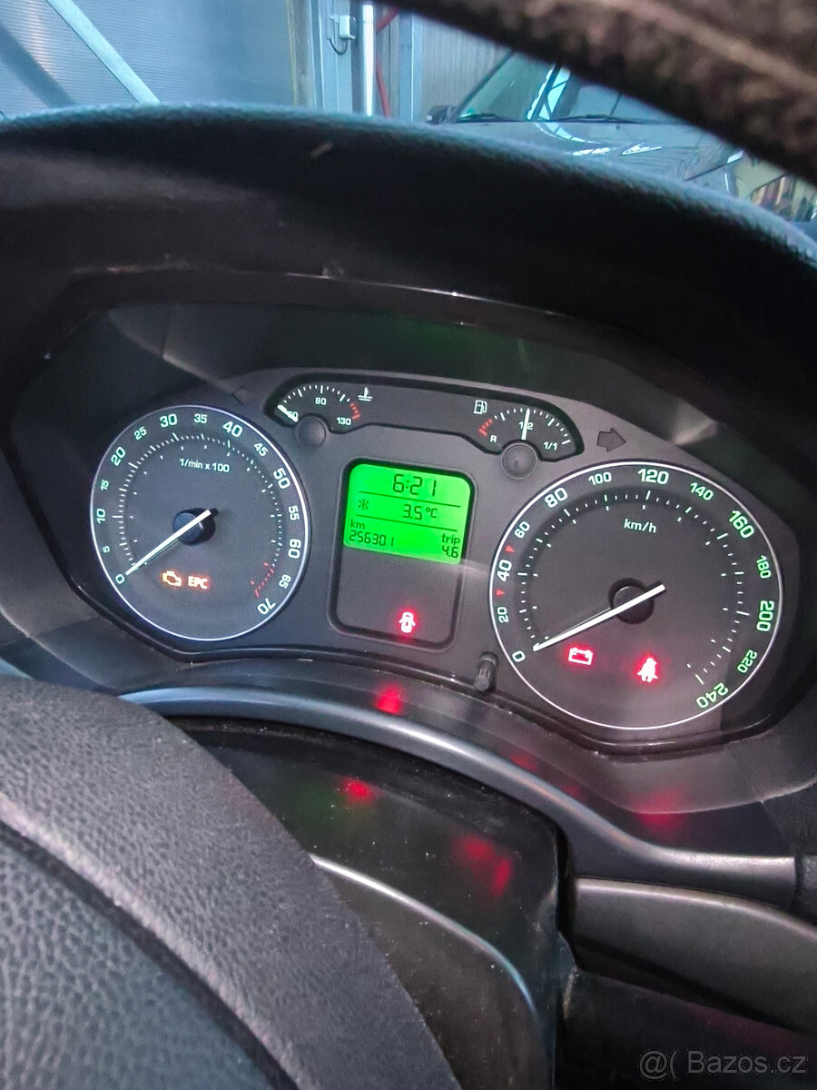 Škoda Octavia 2 1.6 MPI benzin - 3