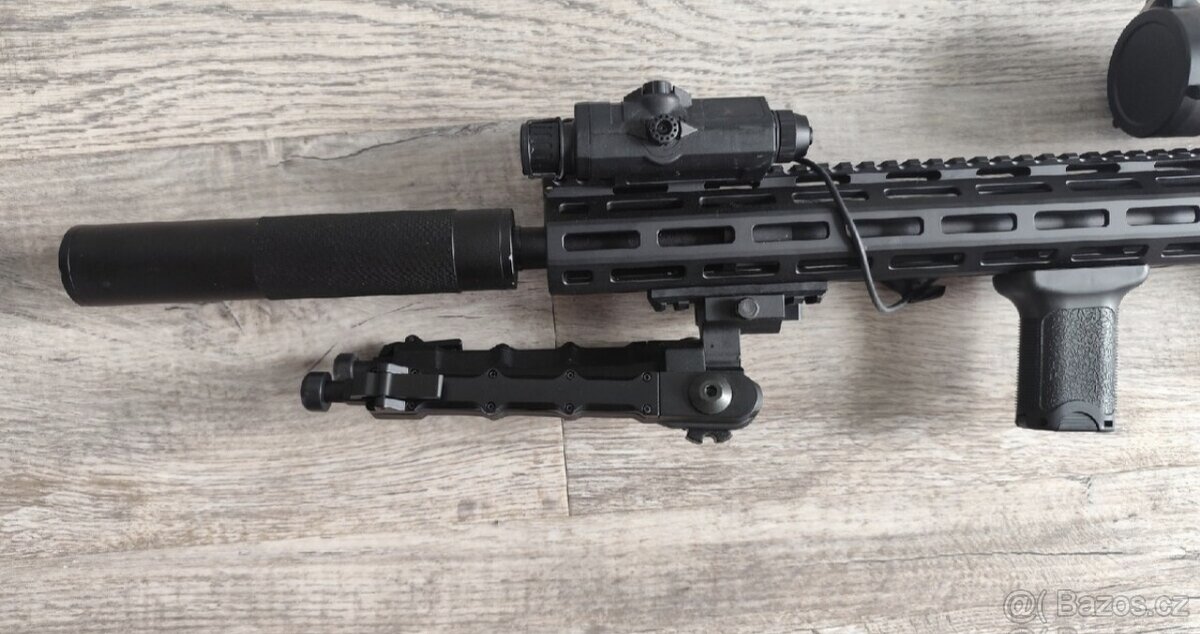 DMR - SR-25K s příslušenstvím
- 3