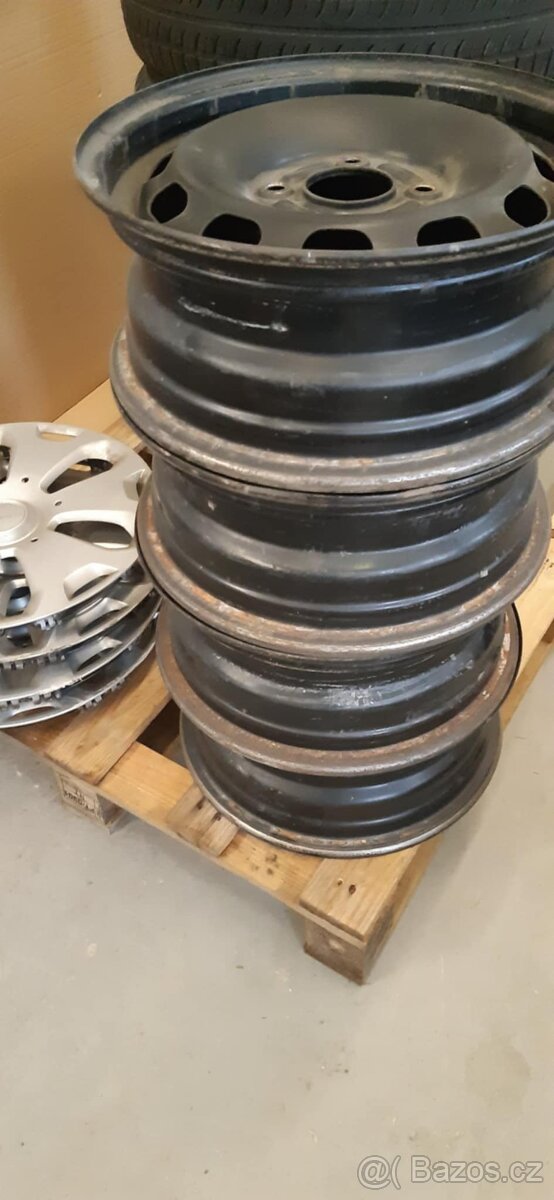 Sada plechových disků a letních pneu - 3