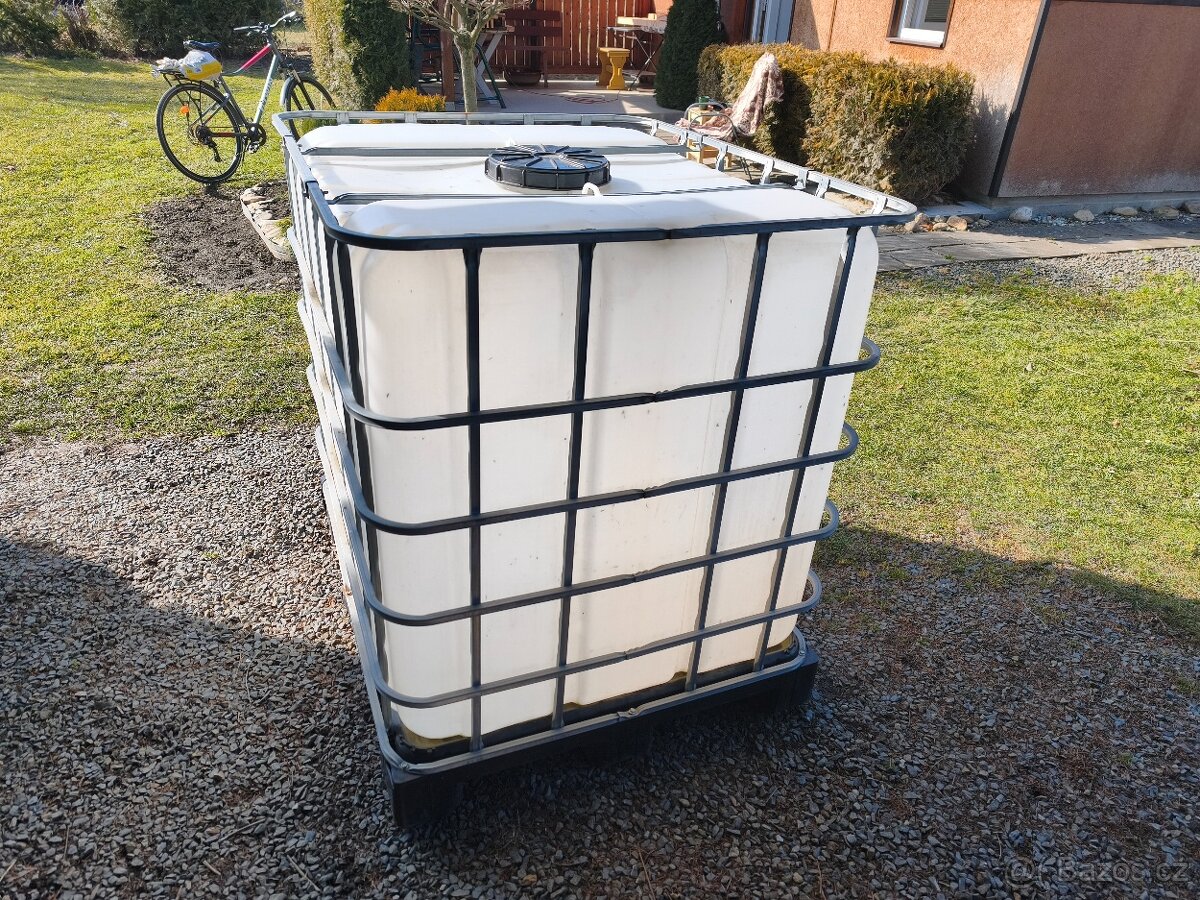 Barel plastový 1000L - 3