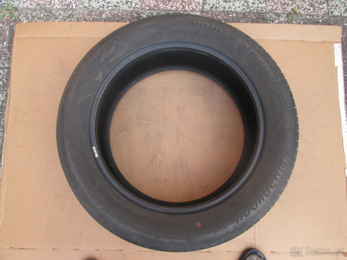 Prodám 2 letní pneumatiky HANKOOK VENTUS S1 EVO3 EV - 3