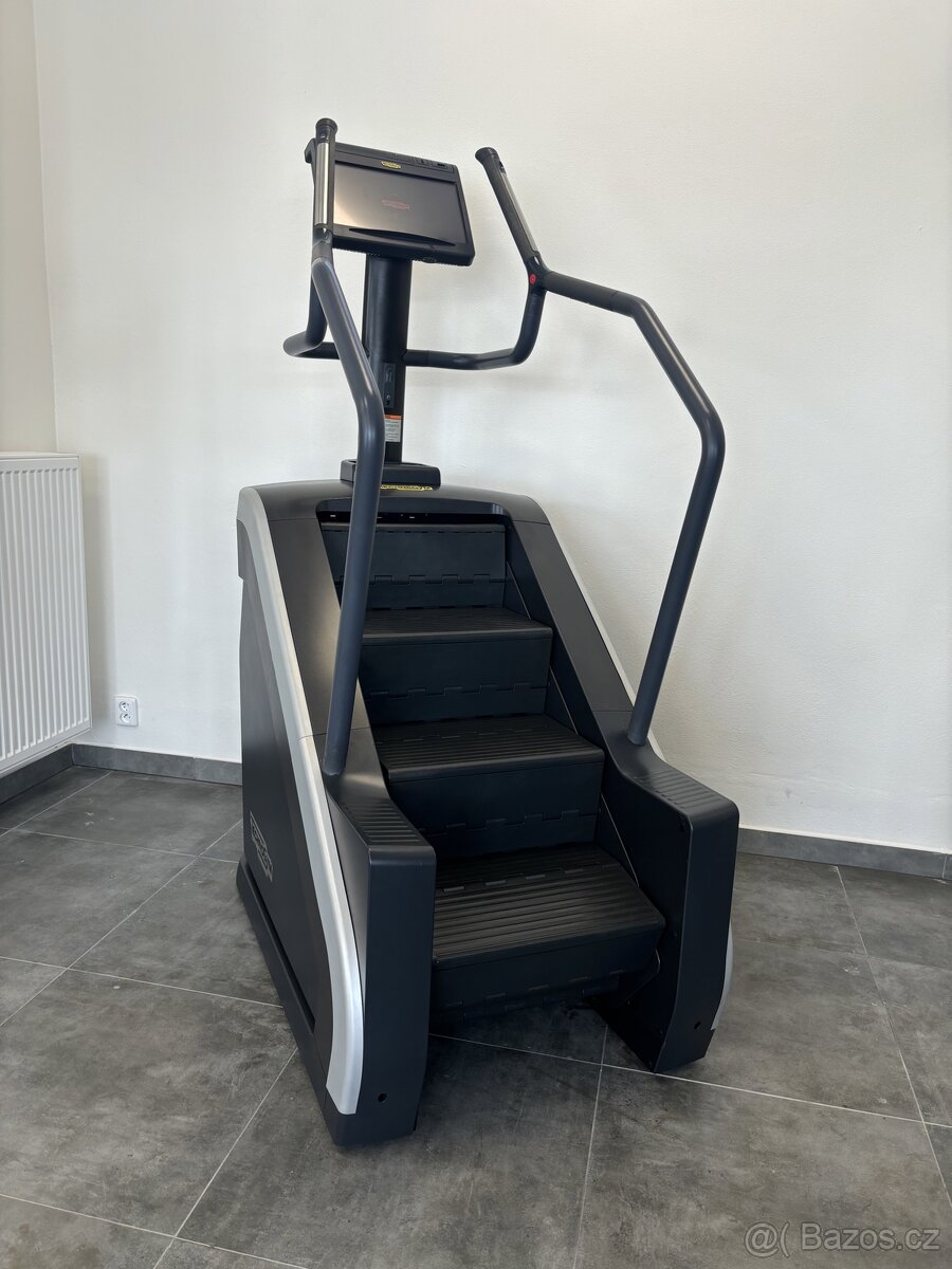 Technogym 1000LCD stepmill LIVE - schodový trenažer - 3