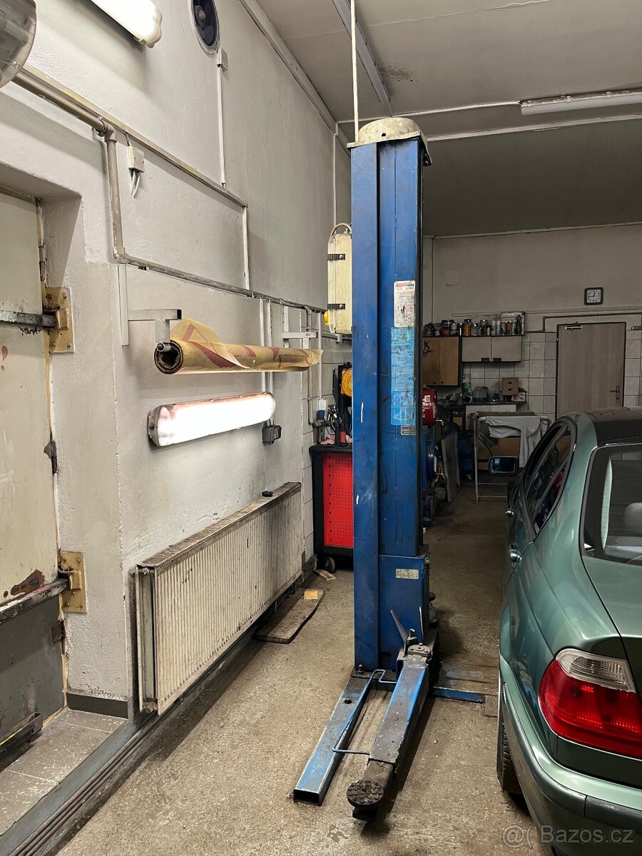 Dvousloupový zvedák Ravaglioli italské výroby 3,2 t - 3