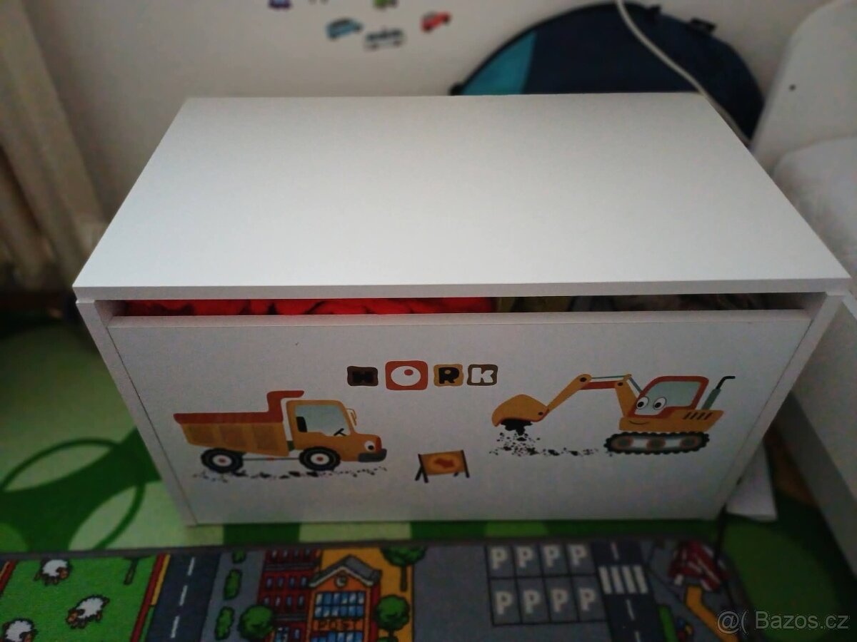 Dětská postel a truhla - 3